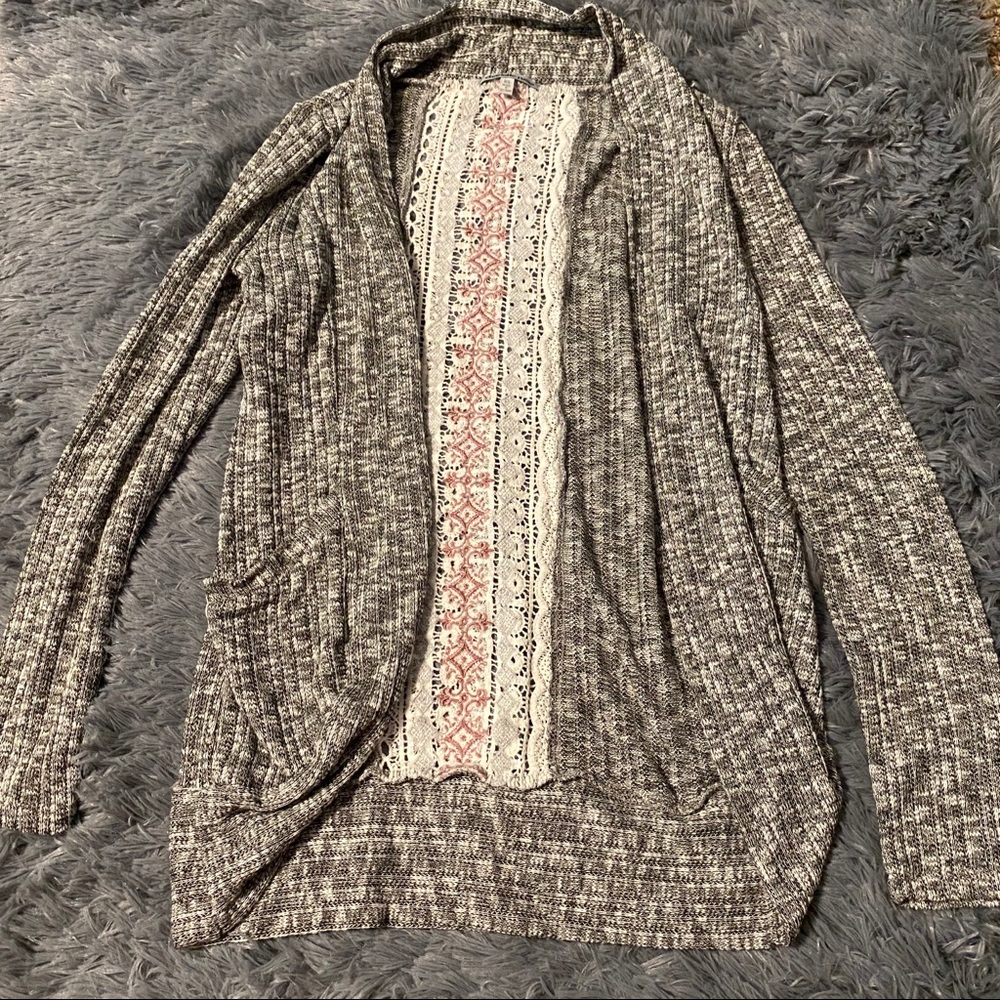 3/10!💥XS lace back cardigan